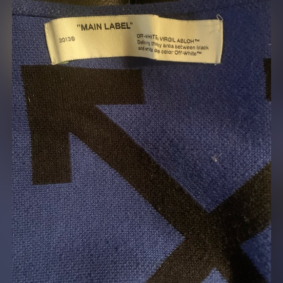 Never worn new with tags off white winter scarf - Picture 4 of 5